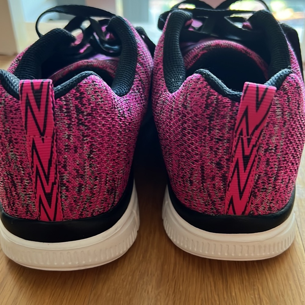 NWOT Womens Skechers Memory Foam Sneakers: Size 8.5 - Picture 5 of 6
